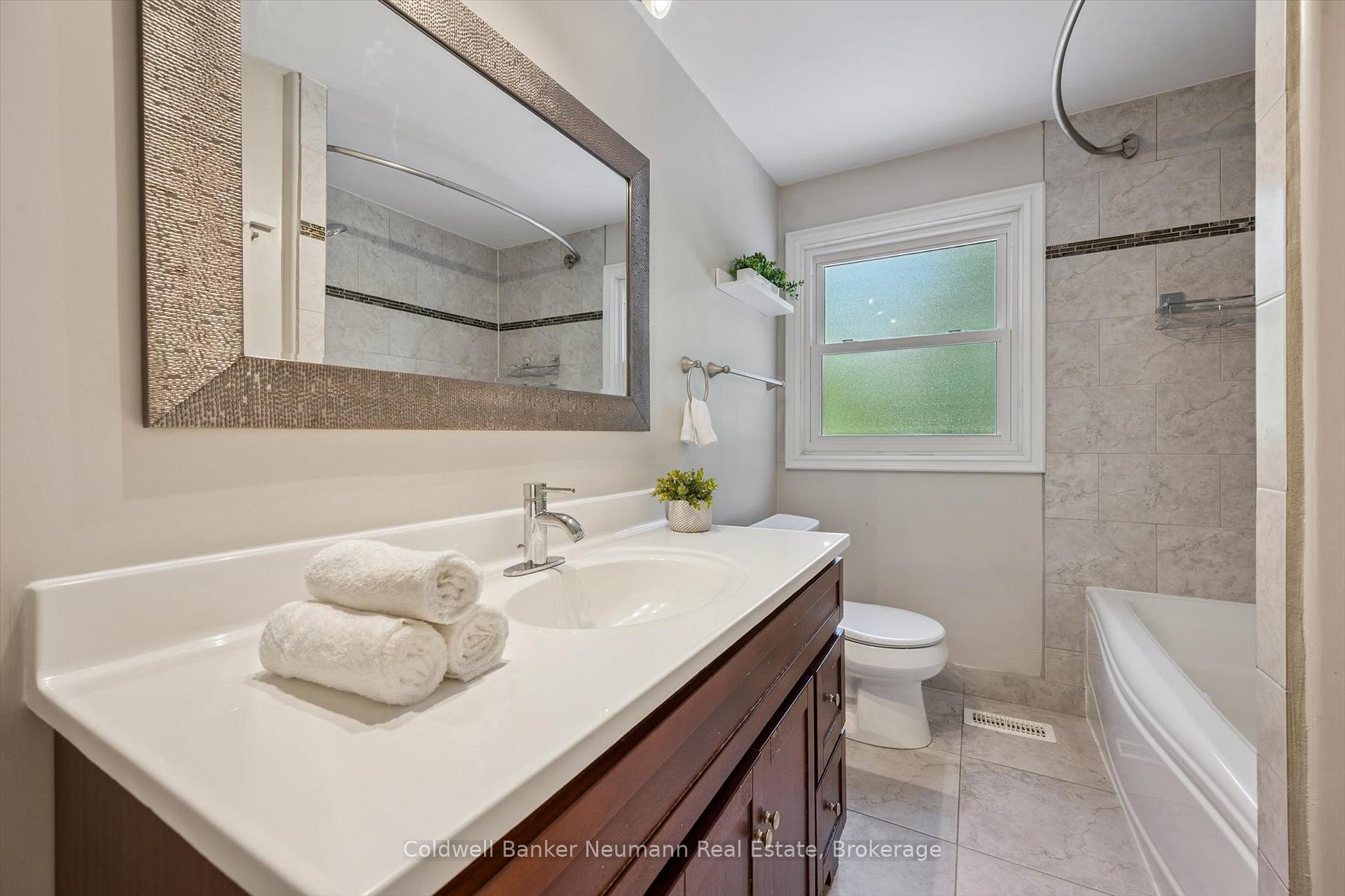 Photo 31 of 30 Maple Street, Guelph, Dovercliffe Park/Old University — HOMEH