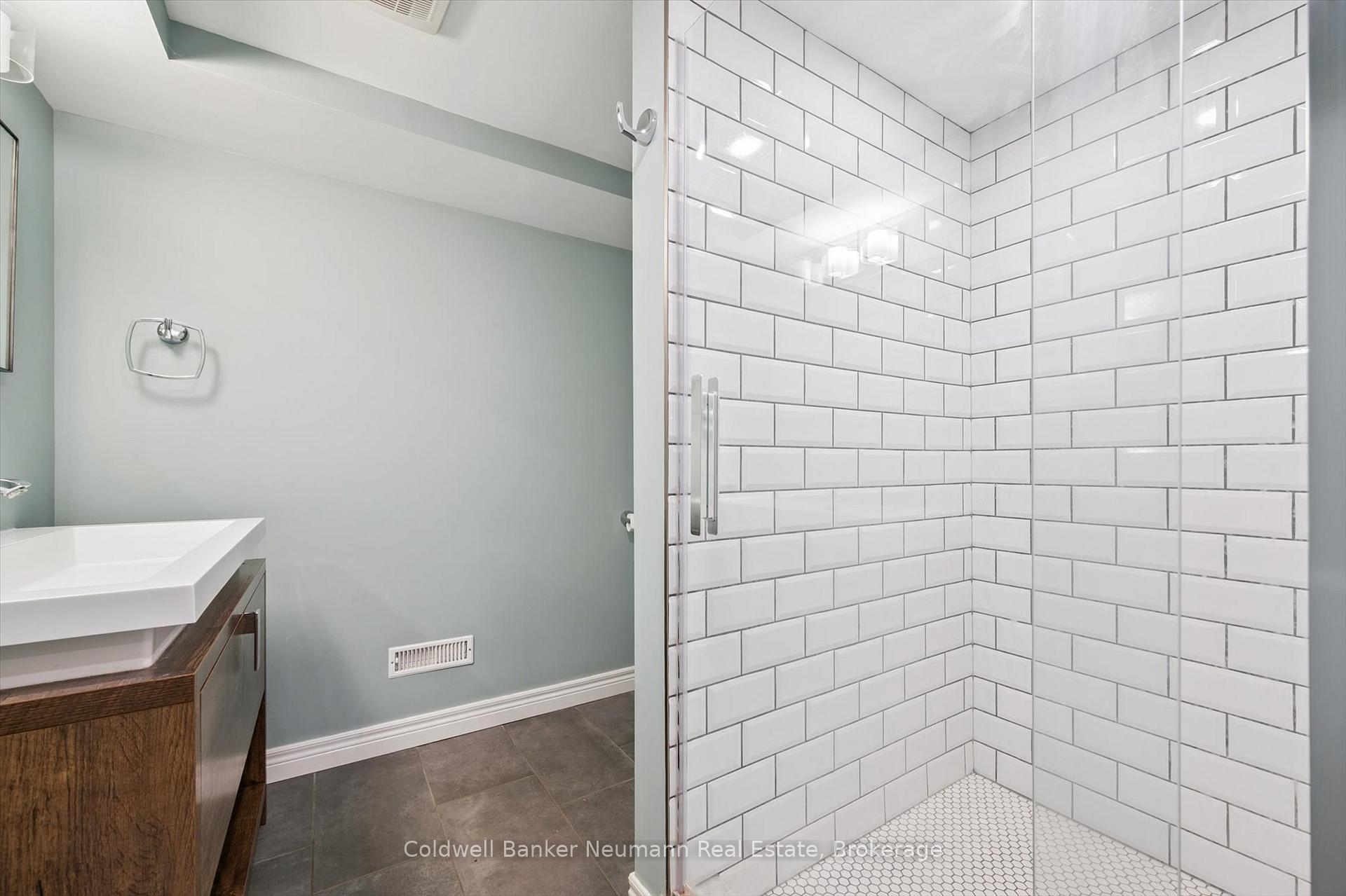 Photo 37 of 30 Maple Street, Guelph, Dovercliffe Park/Old University — HOMEH