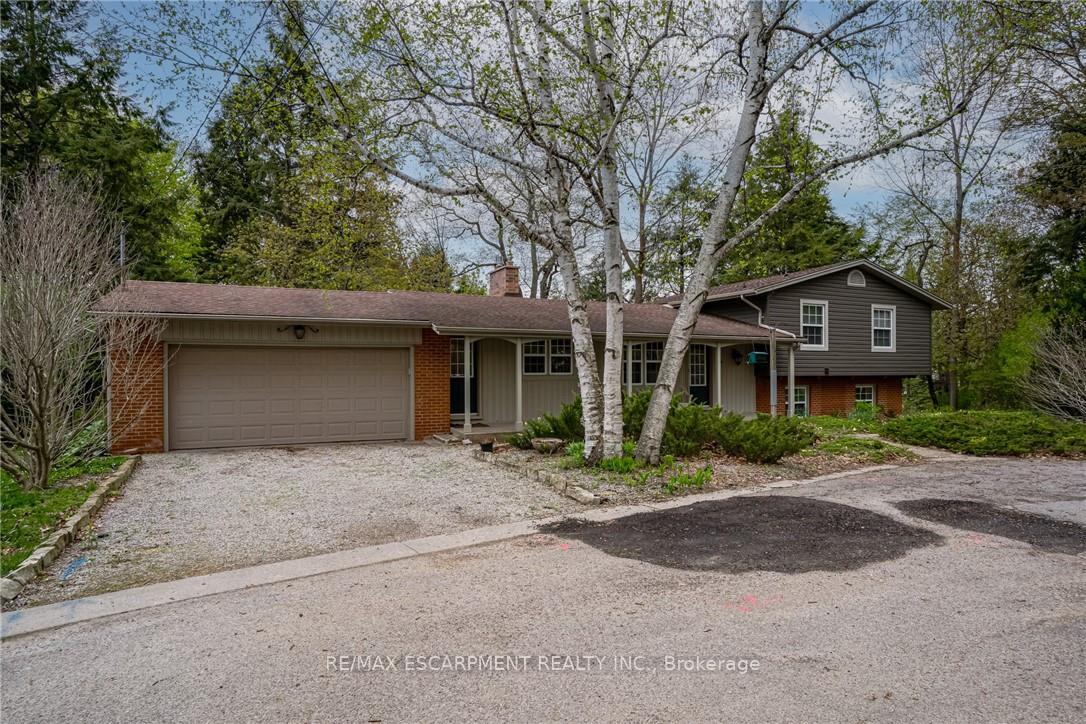 Photo 1 of 5 Normandy Place, Hamilton, Dundas — HOMEH