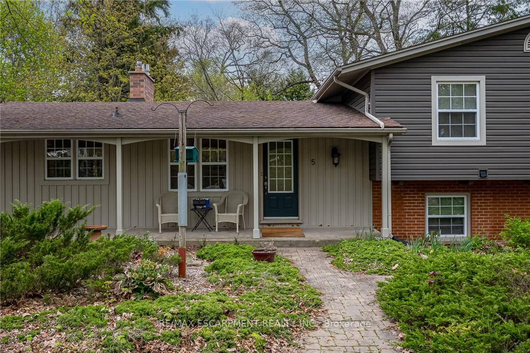 Photo 12 of 5 Normandy Place, Hamilton, Dundas — HOMEH