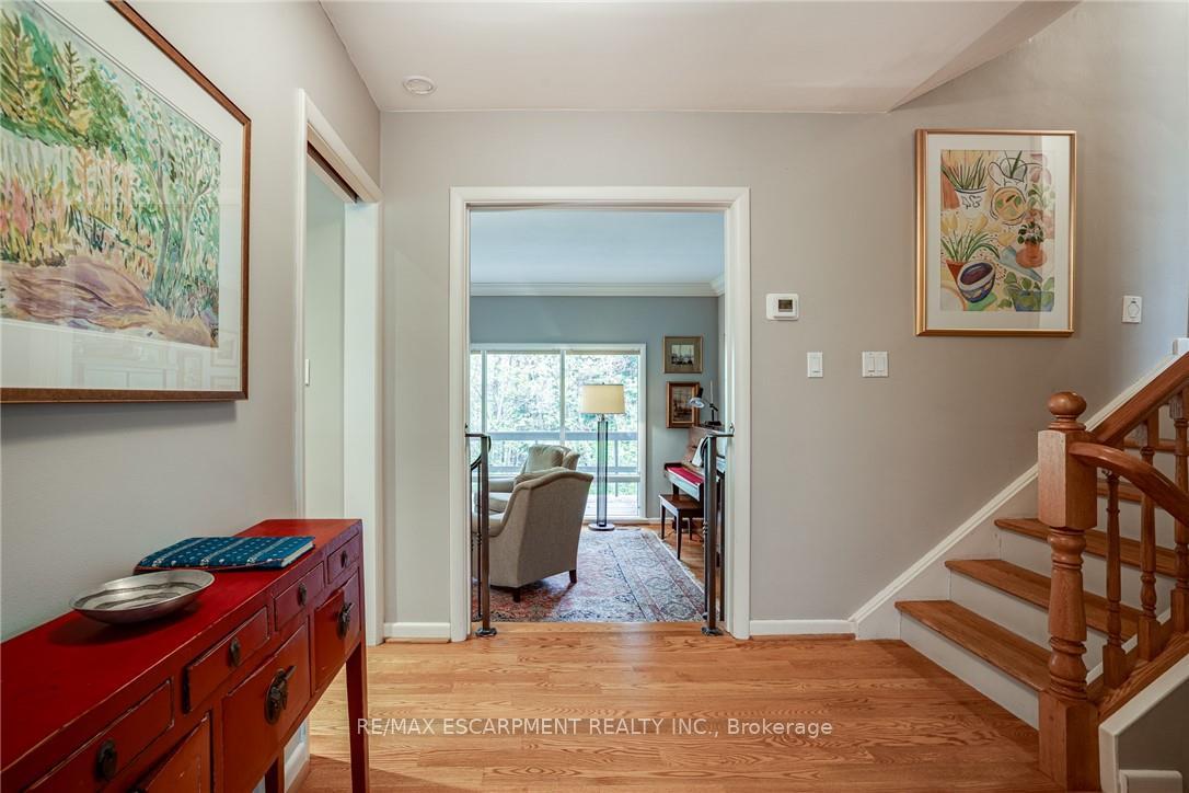 Photo 8 of 5 Normandy Place, Hamilton, Dundas — HOMEH