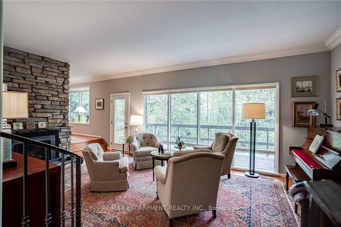 Photo 2 of 5 Normandy Place, Hamilton, Dundas — HOMEH
