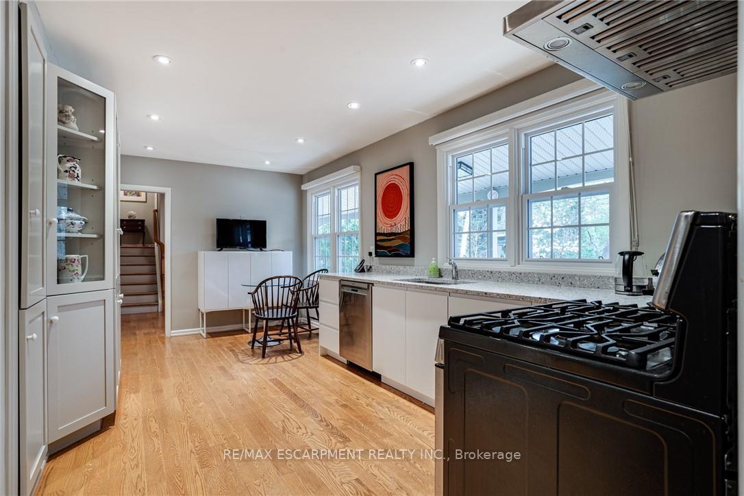 Photo 23 of 5 Normandy Place, Hamilton, Dundas — HOMEH