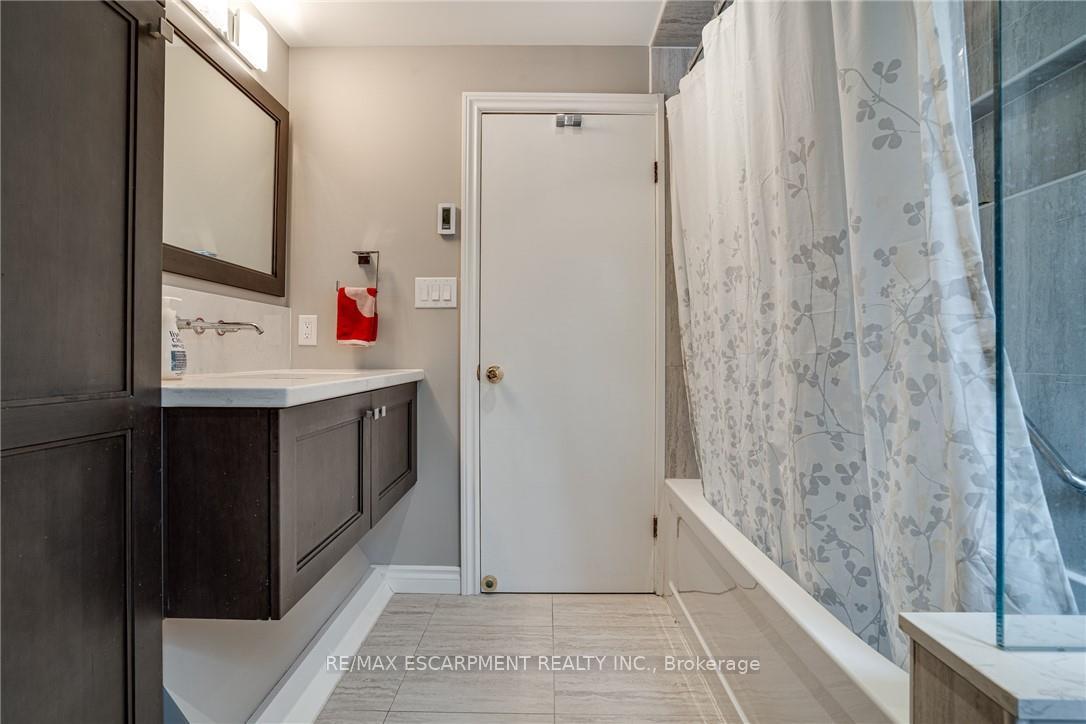 Photo 19 of 5 Normandy Place, Hamilton, Dundas — HOMEH