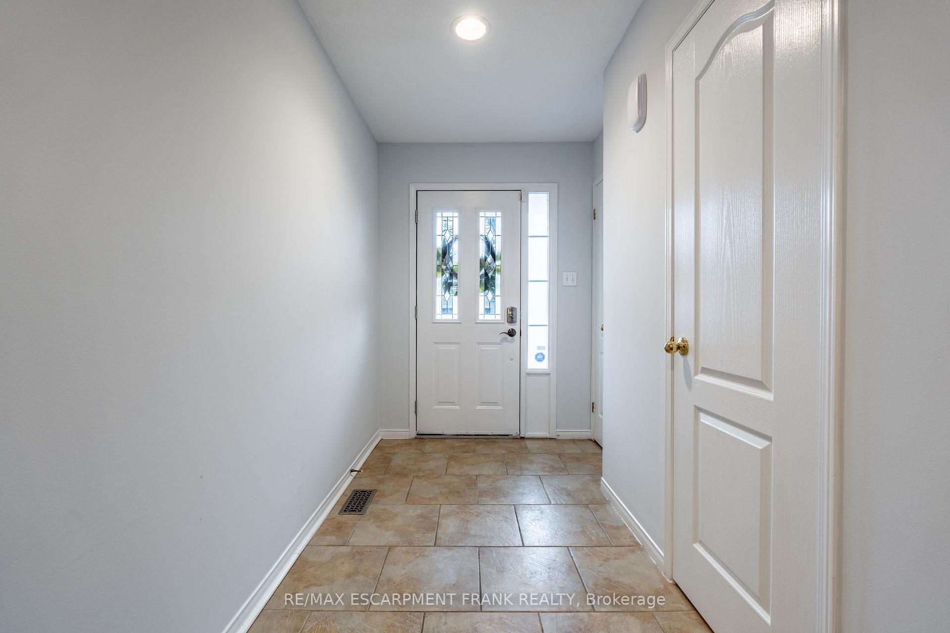 Photo 2 of 83 Foxborough Drive, Hamilton, Ancaster — HOMEH