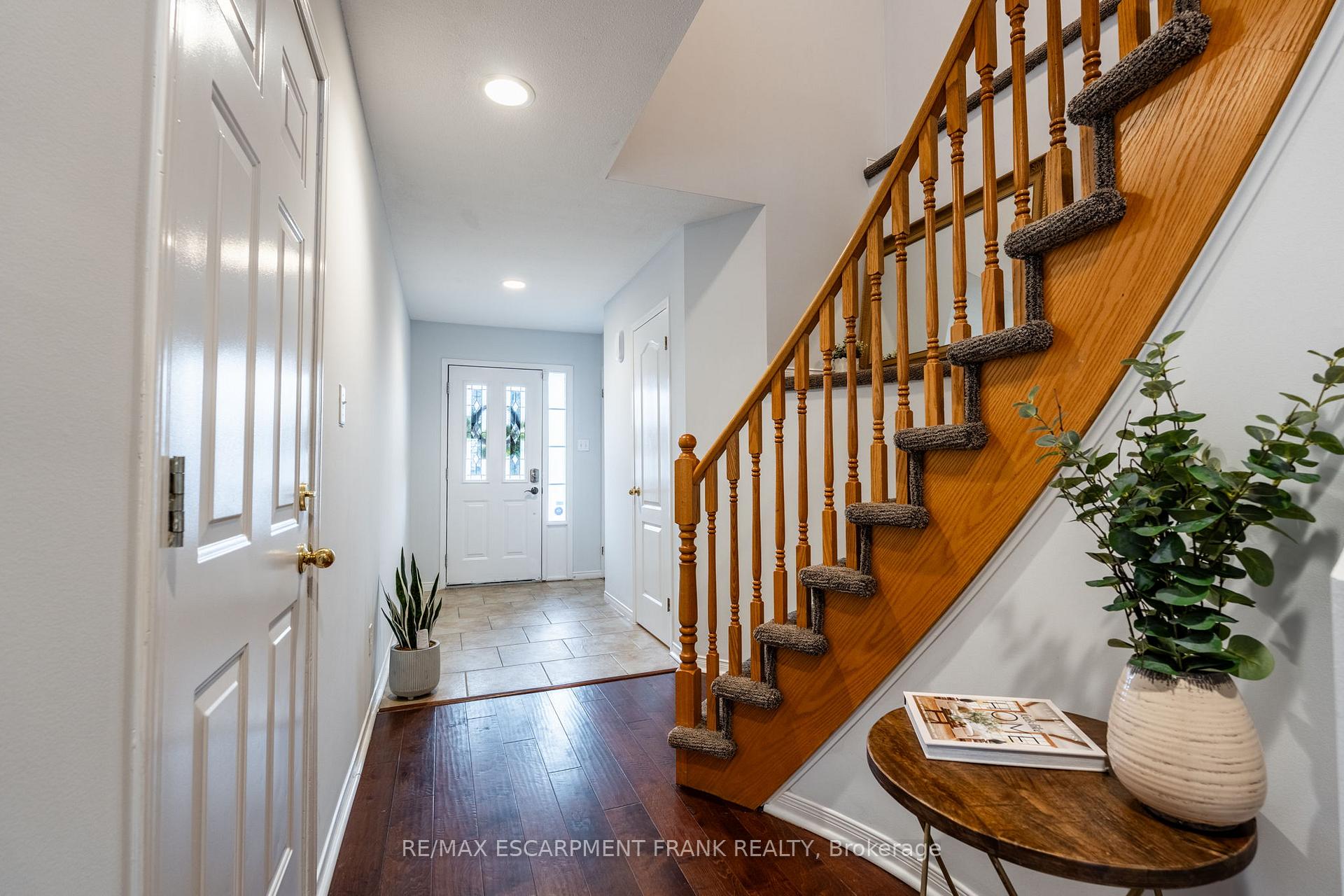 Photo 5 of 83 Foxborough Drive, Hamilton, Ancaster — HOMEH