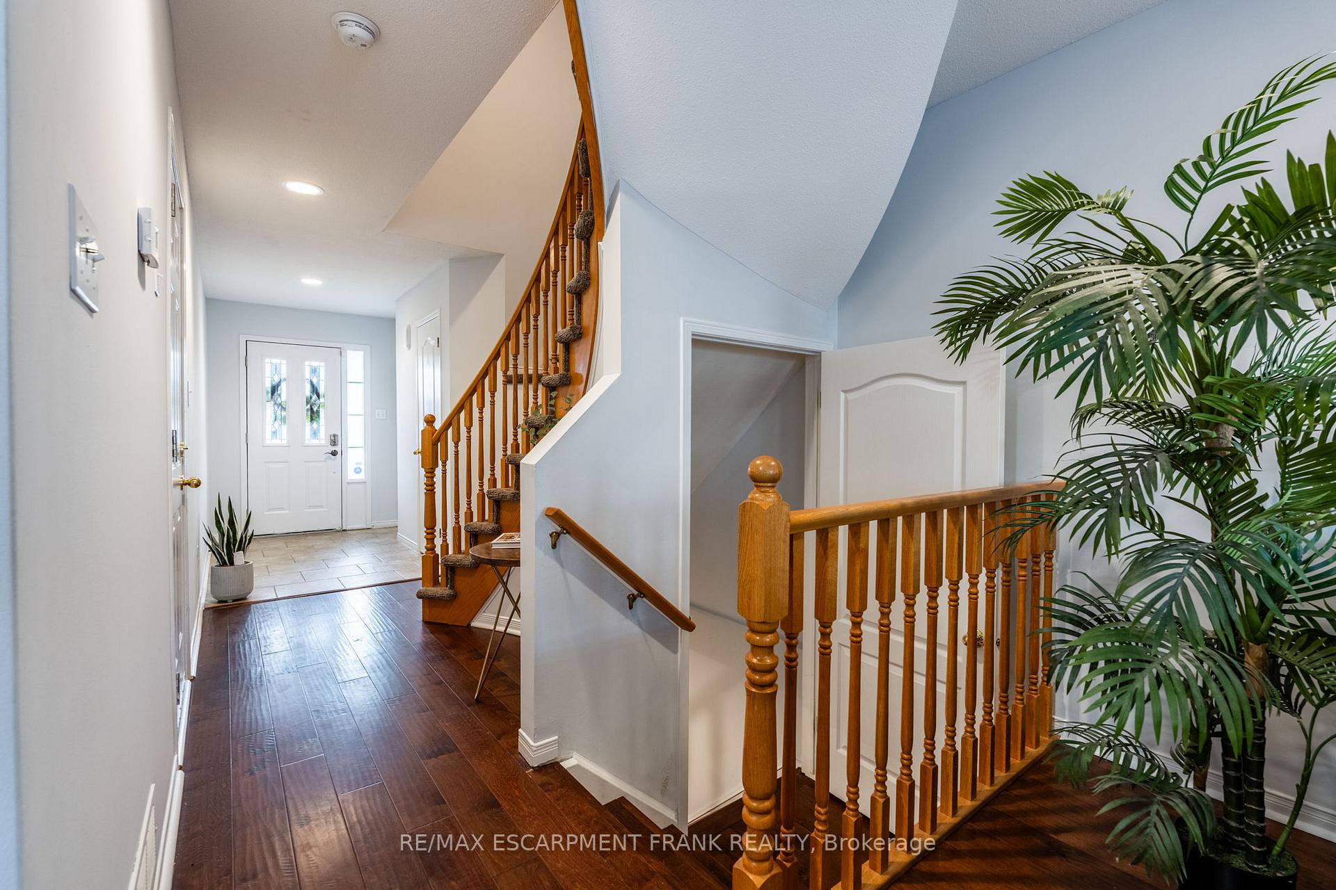 Photo 7 of 83 Foxborough Drive, Hamilton, Ancaster — HOMEH