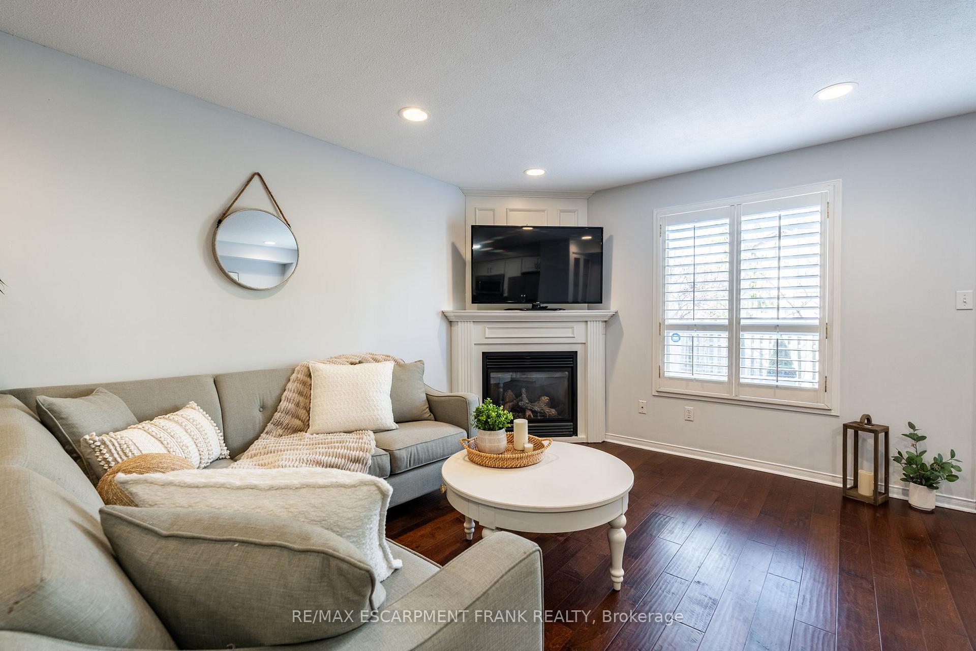 Photo 10 of 83 Foxborough Drive, Hamilton, Ancaster — HOMEH