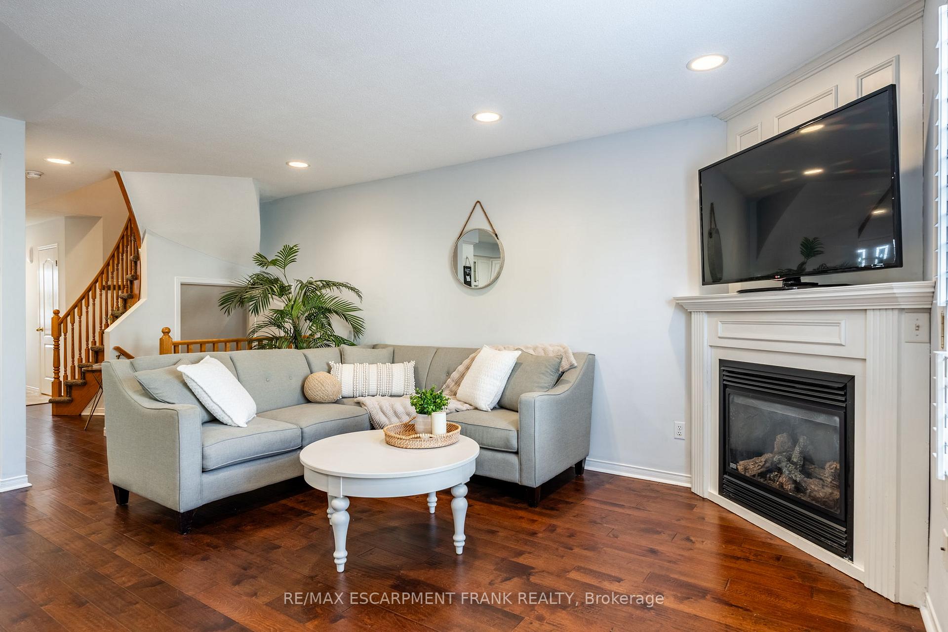 Photo 9 of 83 Foxborough Drive, Hamilton, Ancaster — HOMEH