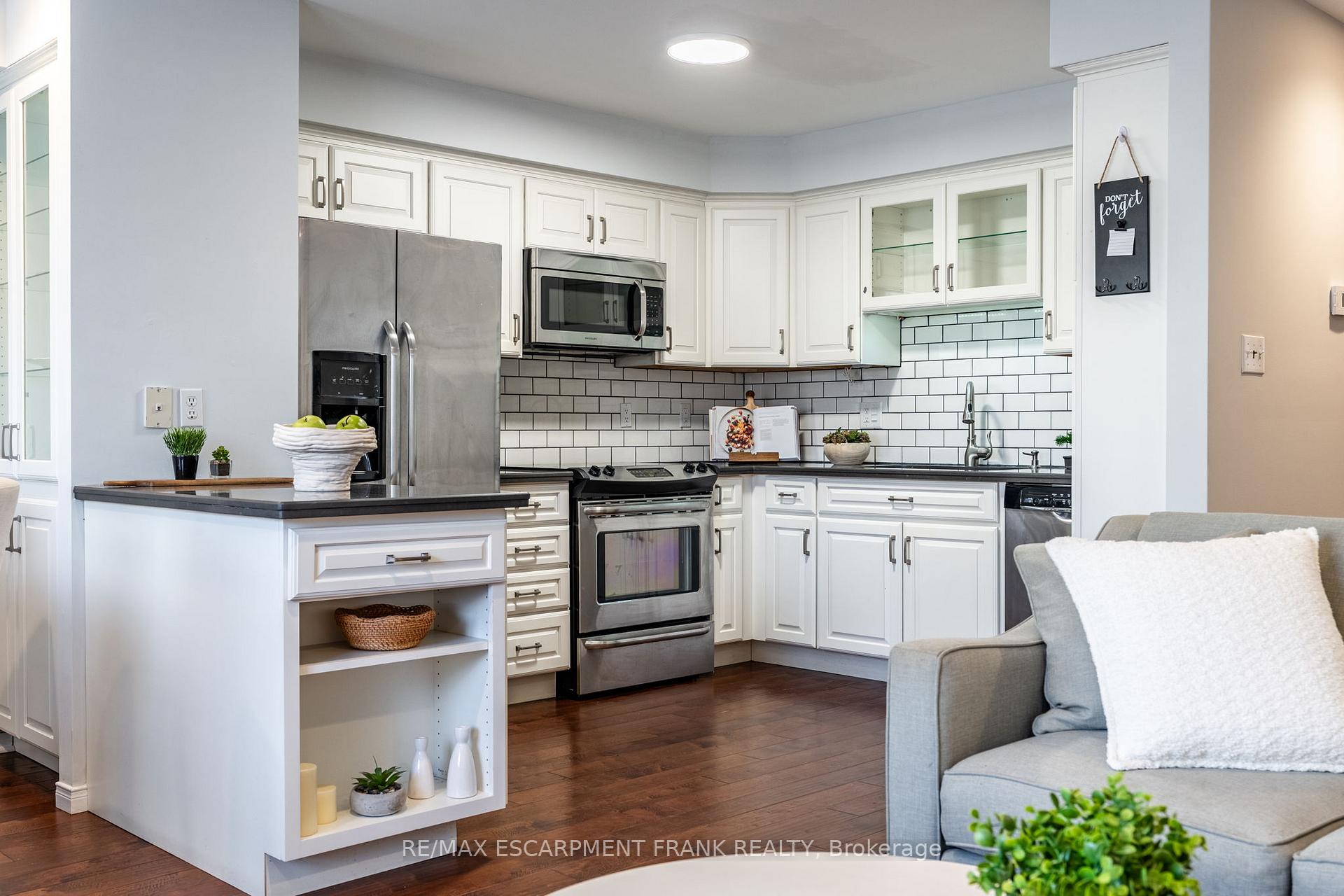 Photo 11 of 83 Foxborough Drive, Hamilton, Ancaster — HOMEH