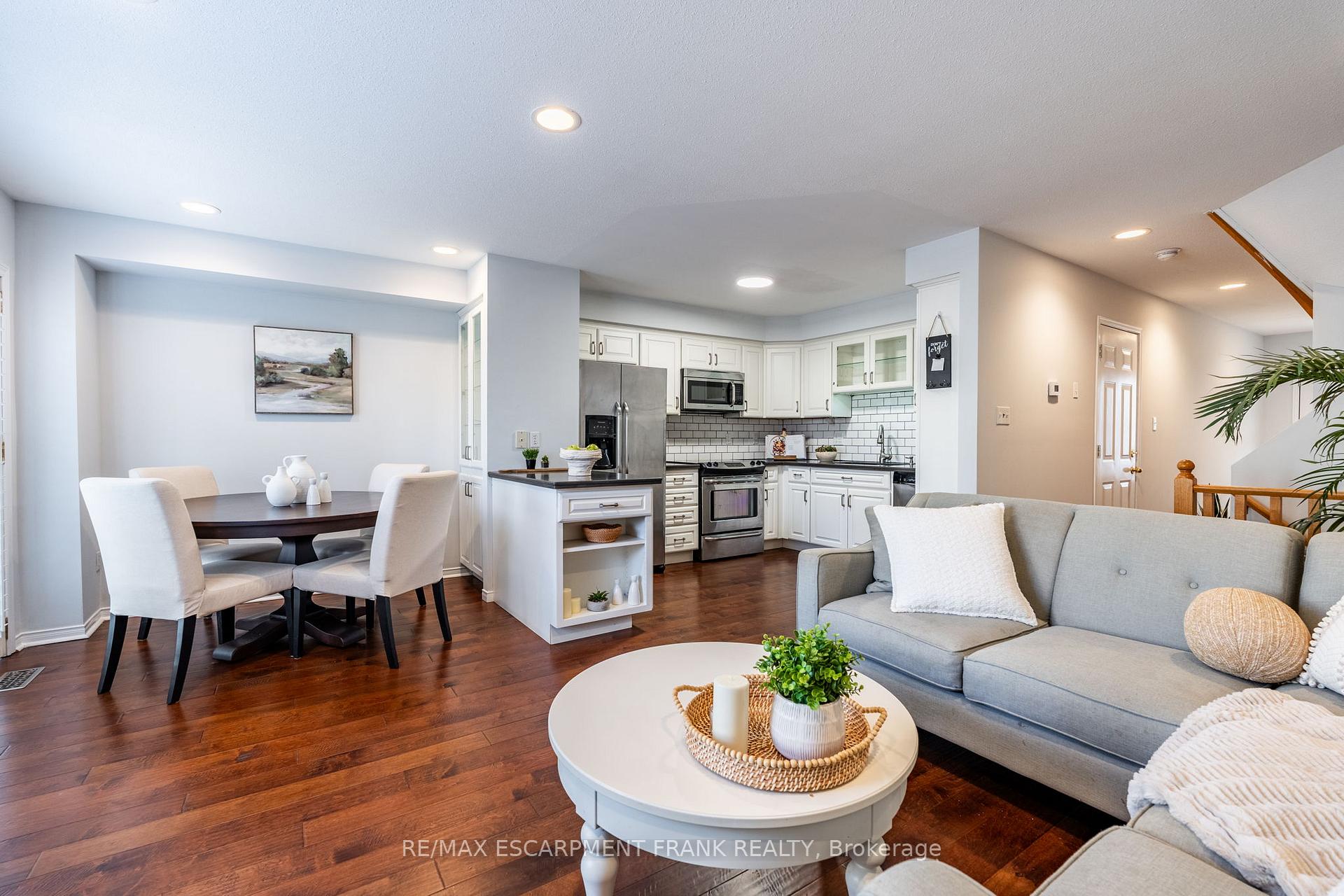 Photo 23 of 83 Foxborough Drive, Hamilton, Ancaster — HOMEH