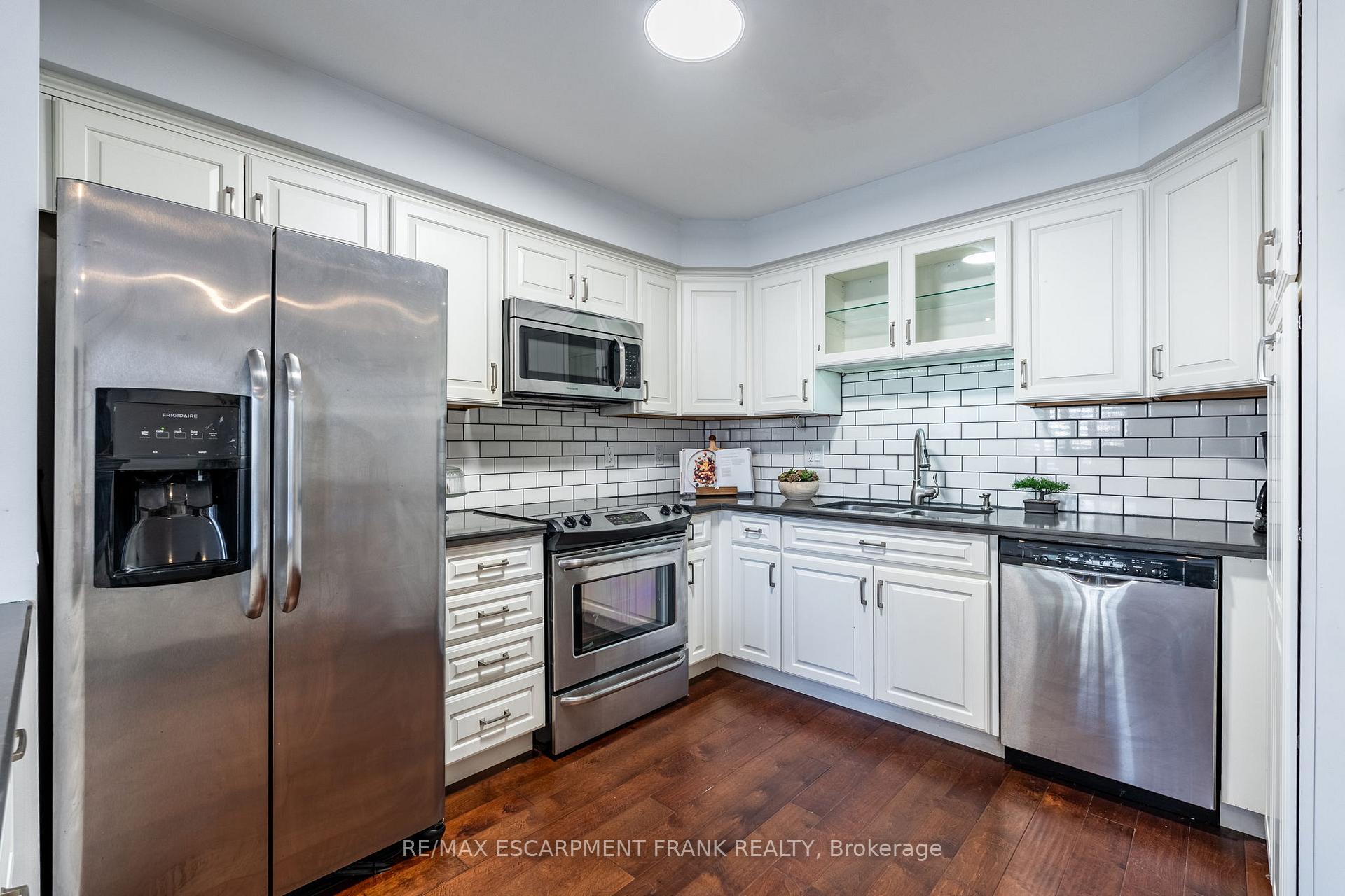 Photo 17 of 83 Foxborough Drive, Hamilton, Ancaster — HOMEH