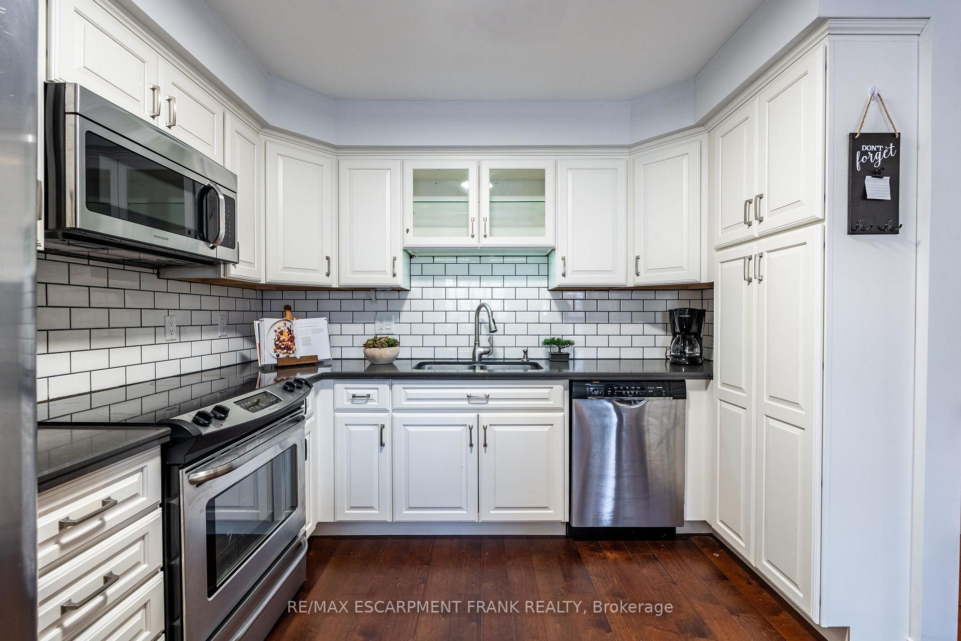 Photo 16 of 83 Foxborough Drive, Hamilton, Ancaster — HOMEH