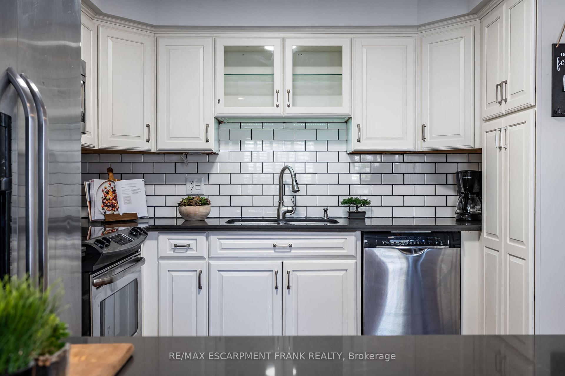 Photo 22 of 83 Foxborough Drive, Hamilton, Ancaster — HOMEH