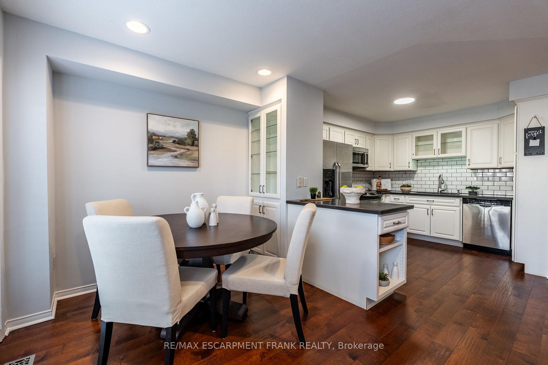 Photo 20 of 83 Foxborough Drive, Hamilton, Ancaster — HOMEH