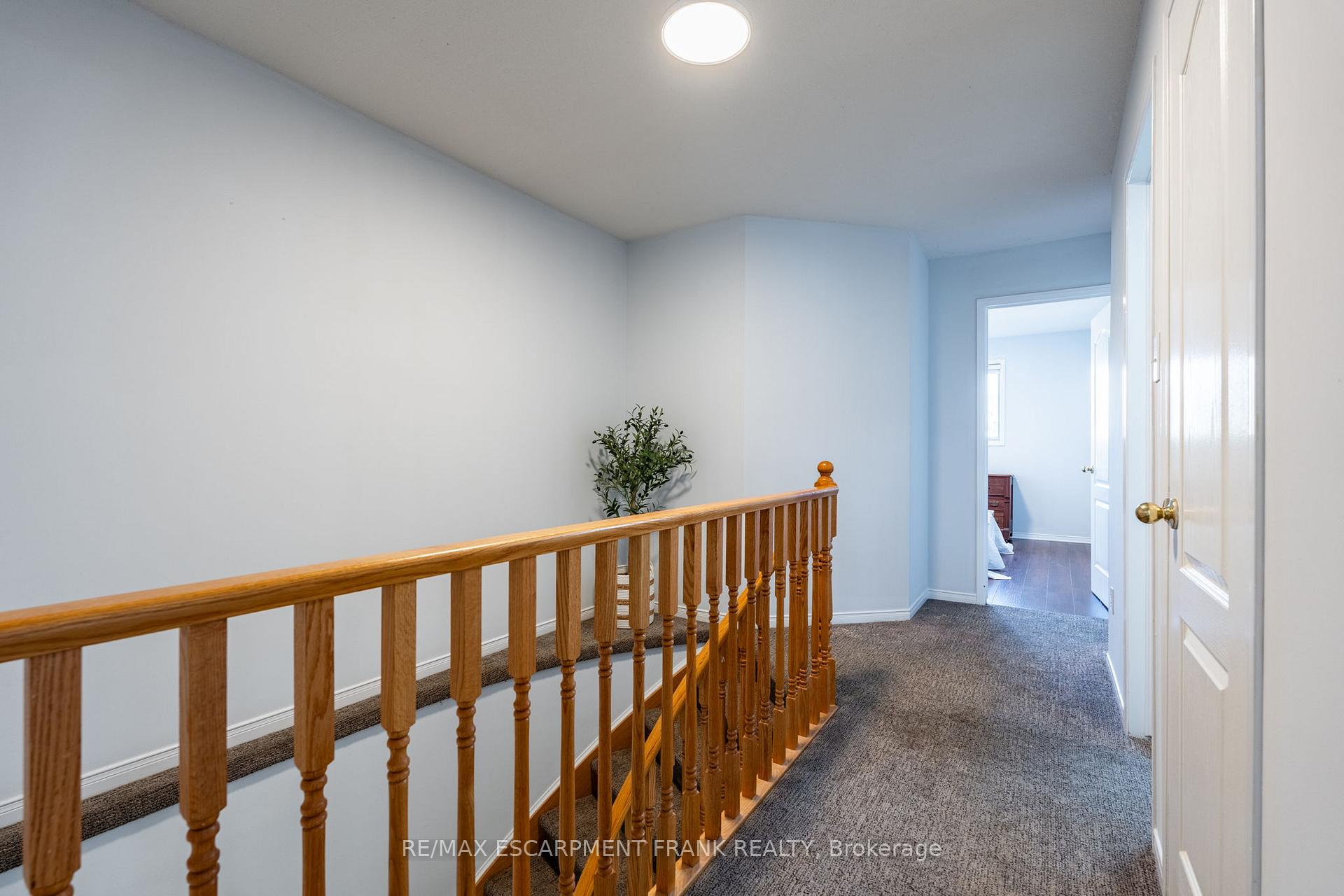 Photo 18 of 83 Foxborough Drive, Hamilton, Ancaster — HOMEH