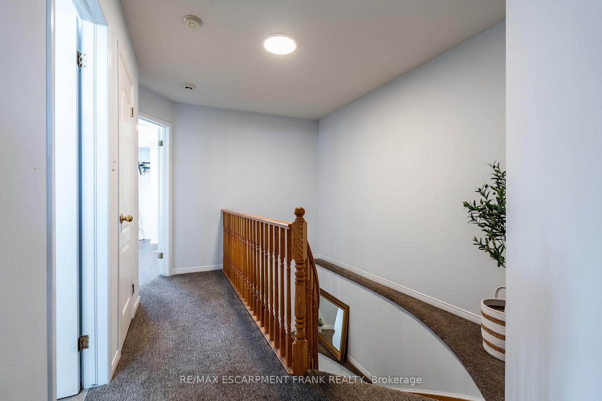 Photo 21 of 83 Foxborough Drive, Hamilton, Ancaster — HOMEH