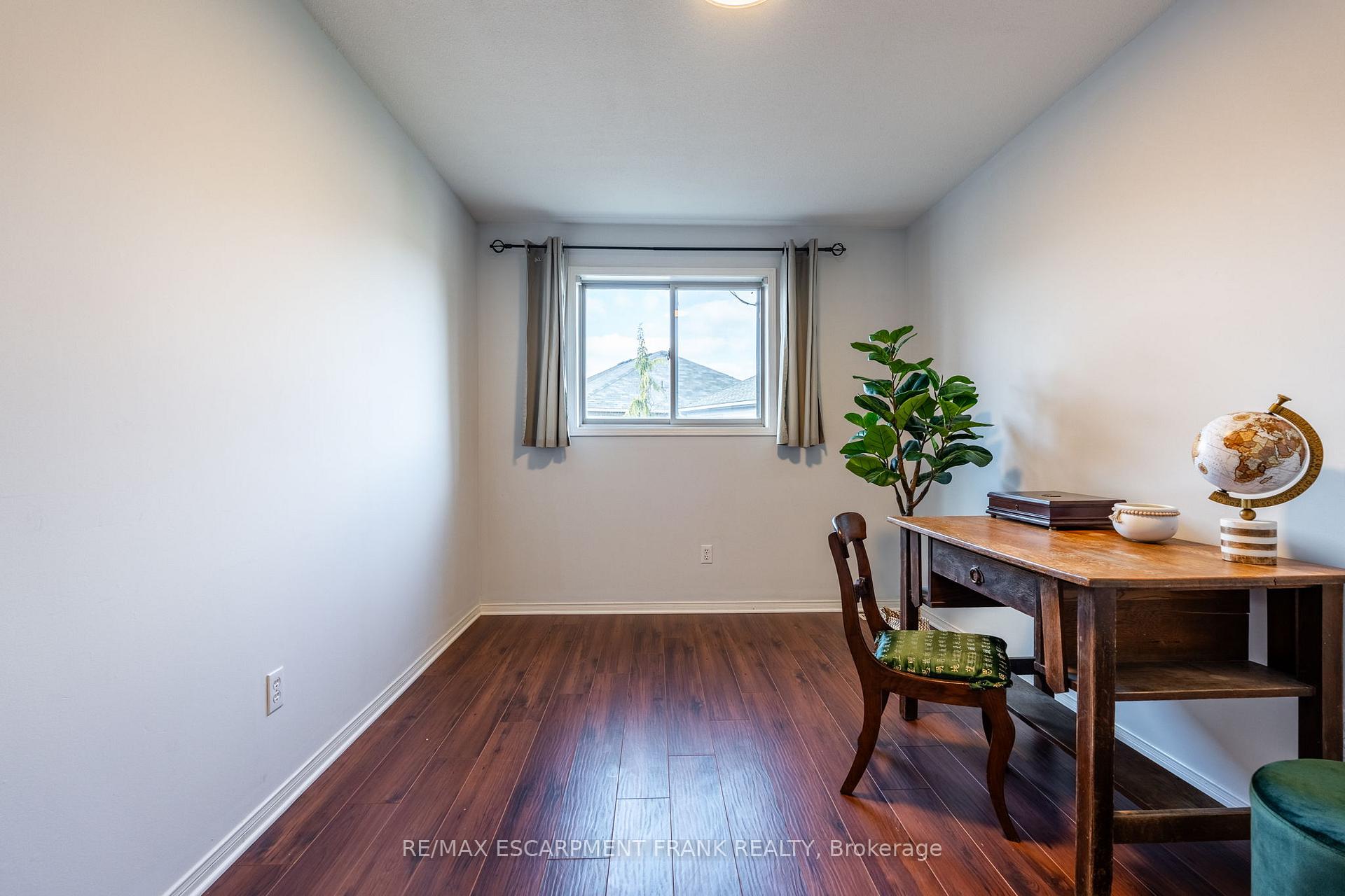 Photo 25 of 83 Foxborough Drive, Hamilton, Ancaster — HOMEH