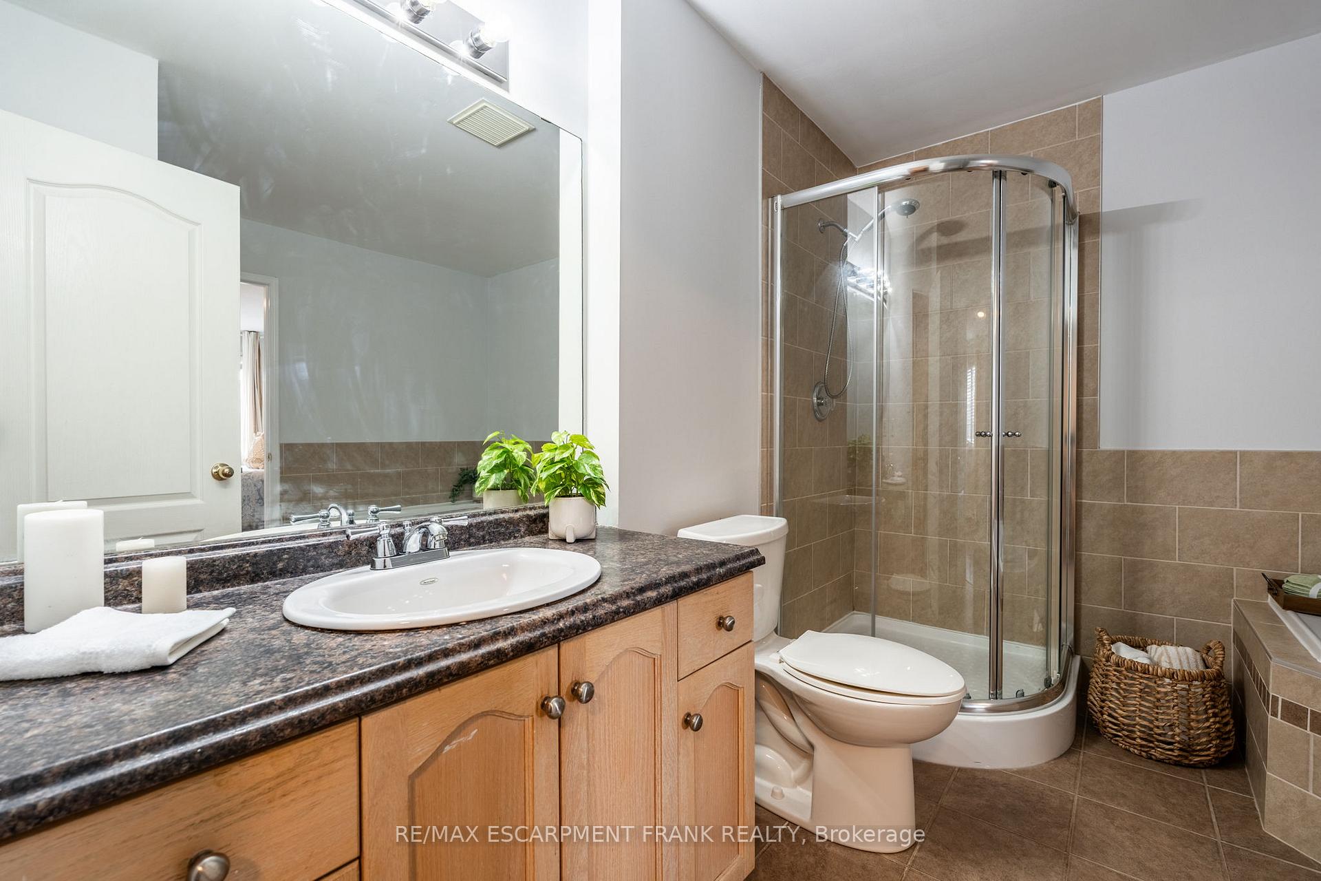 Photo 43 of 83 Foxborough Drive, Hamilton, Ancaster — HOMEH