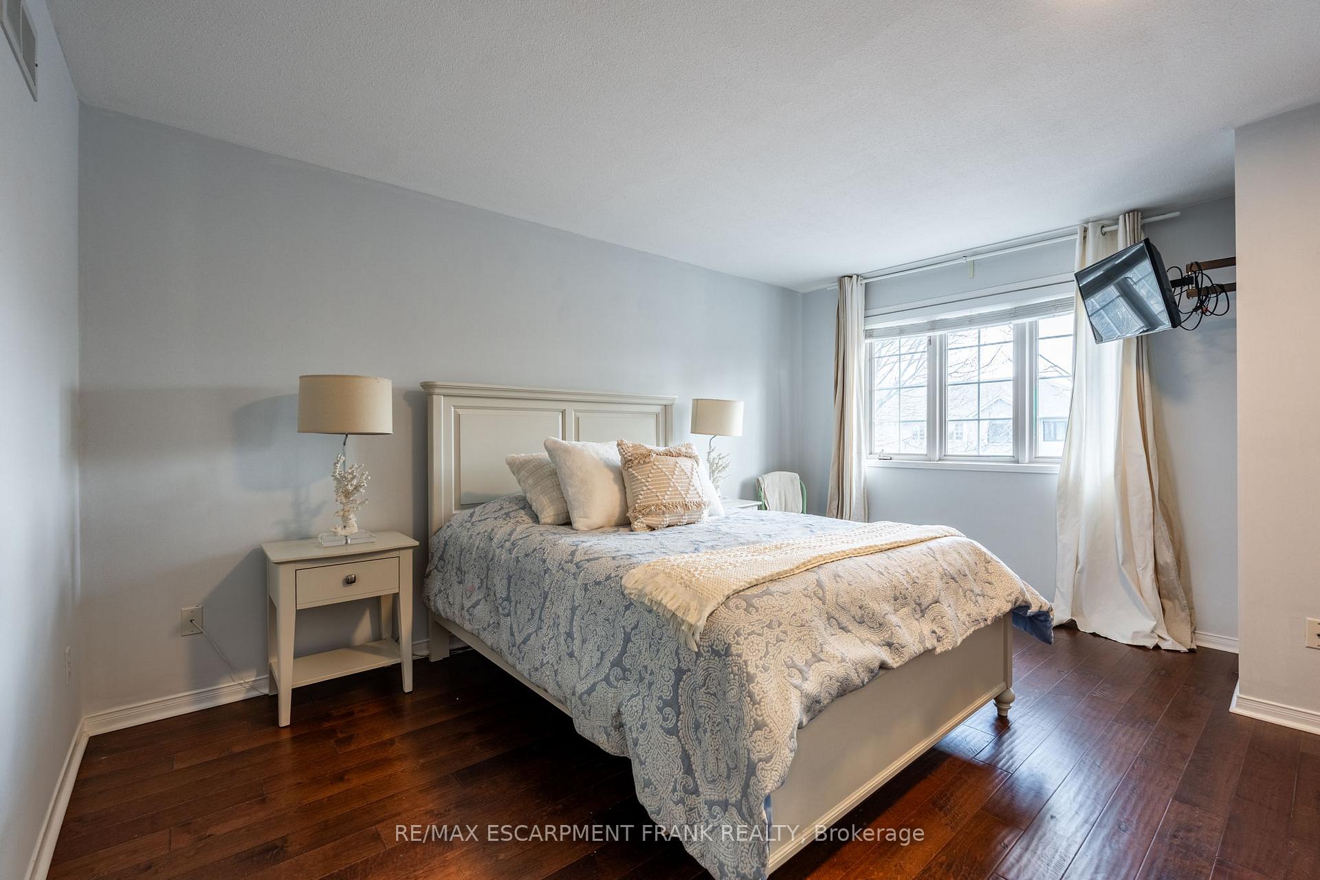 Photo 35 of 83 Foxborough Drive, Hamilton, Ancaster — HOMEH