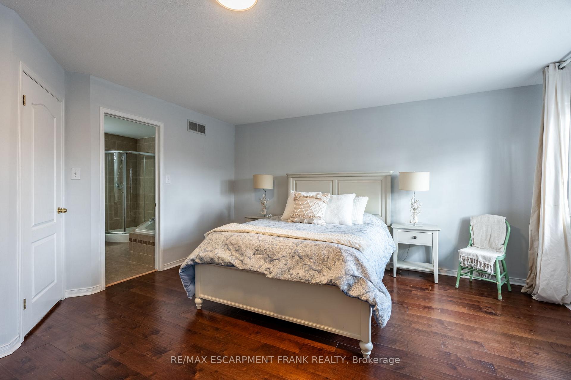 Photo 40 of 83 Foxborough Drive, Hamilton, Ancaster — HOMEH