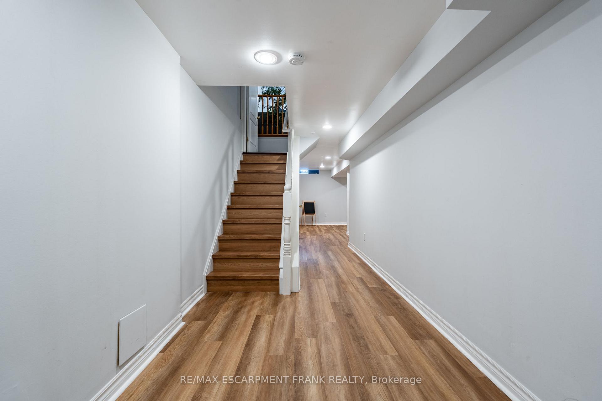 Photo 33 of 83 Foxborough Drive, Hamilton, Ancaster — HOMEH