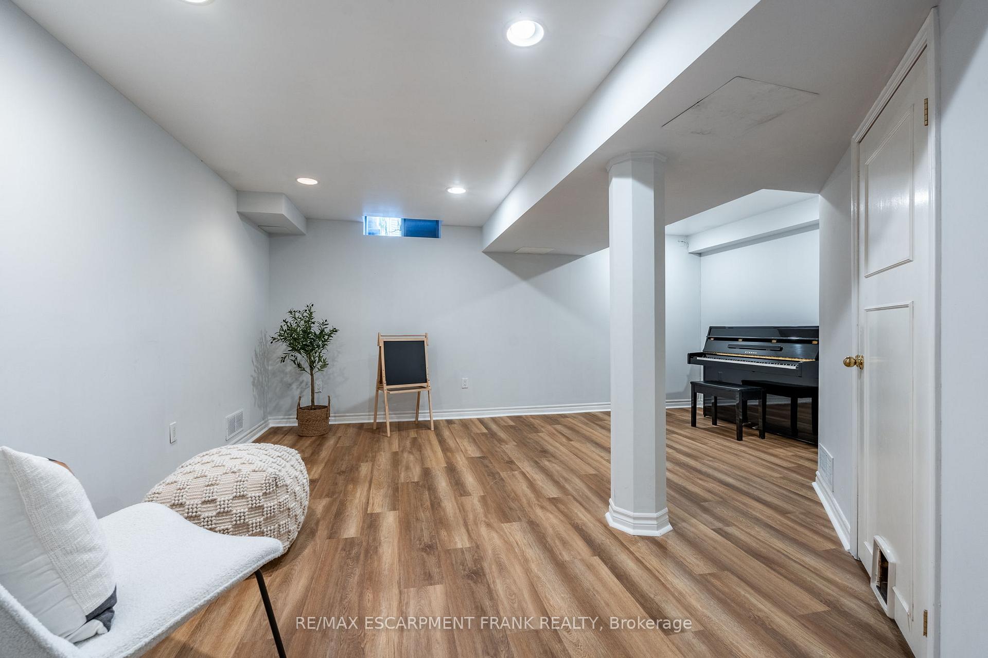 Photo 27 of 83 Foxborough Drive, Hamilton, Ancaster — HOMEH