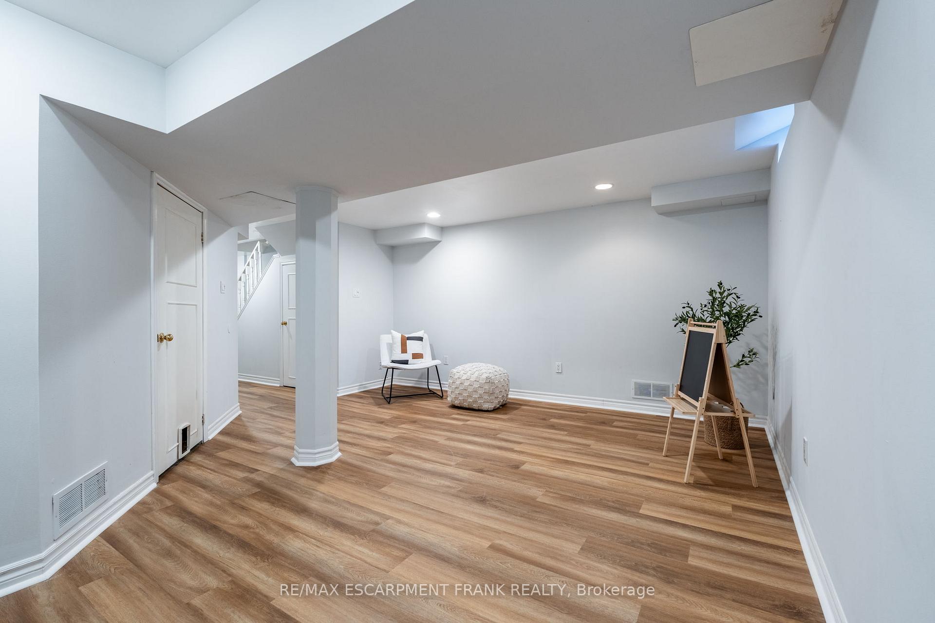 Photo 34 of 83 Foxborough Drive, Hamilton, Ancaster — HOMEH