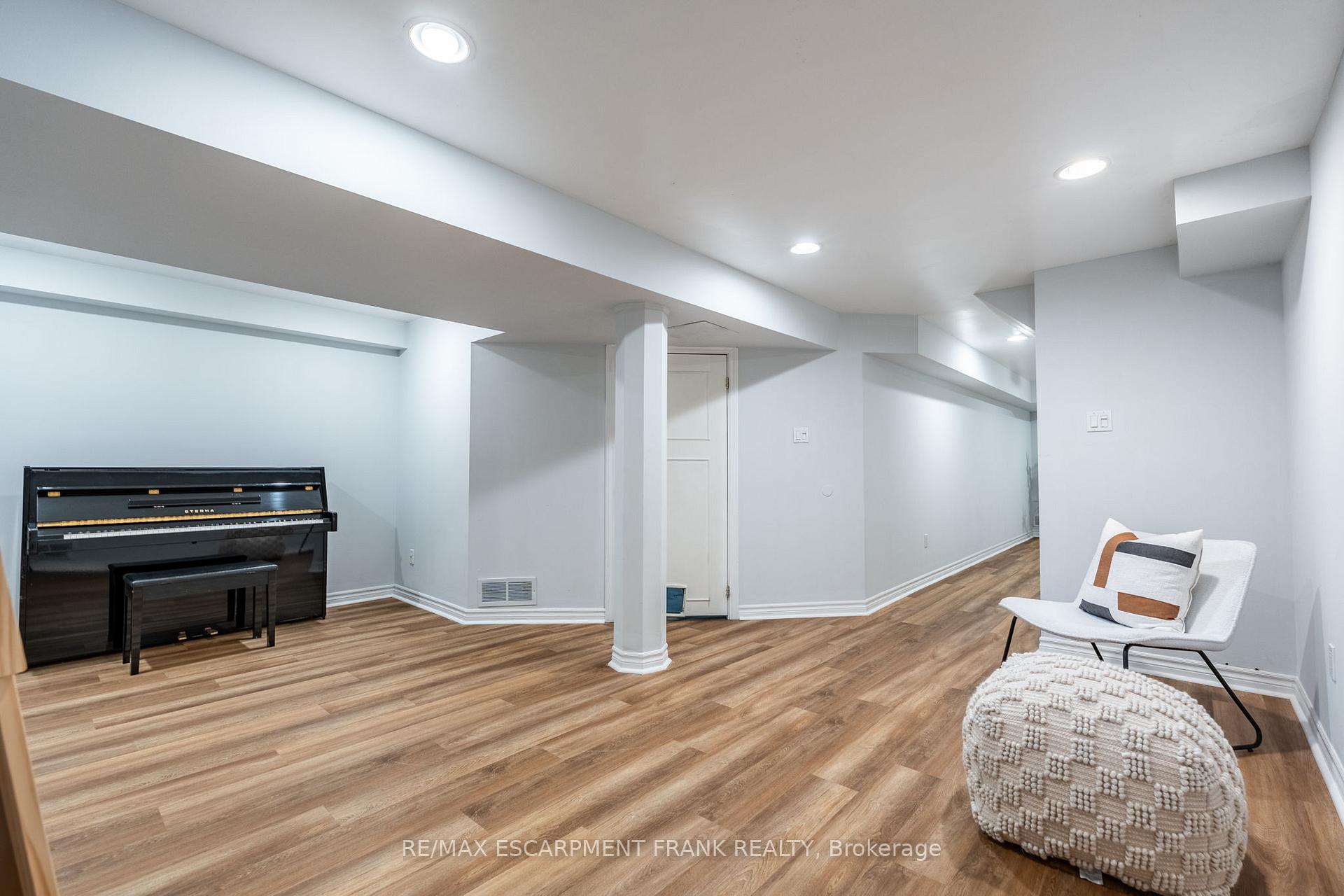 Photo 41 of 83 Foxborough Drive, Hamilton, Ancaster — HOMEH