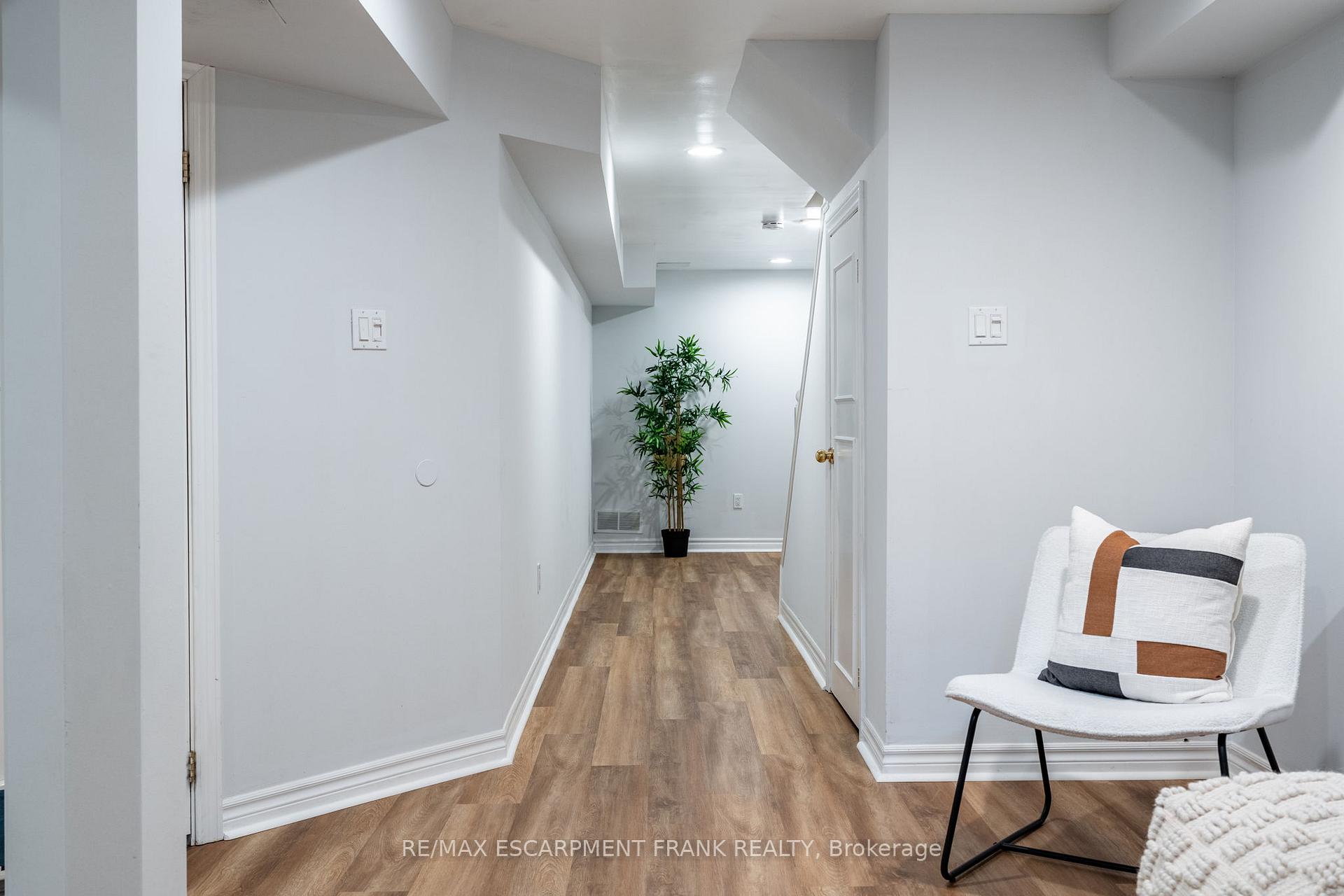 Photo 37 of 83 Foxborough Drive, Hamilton, Ancaster — HOMEH