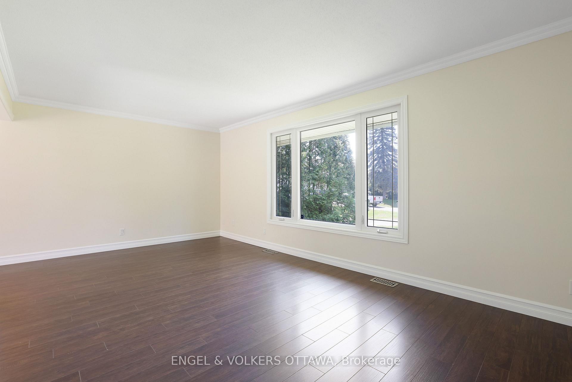 Photo 4 of 25 Coldstream Drive, Ottawa, Munster — HOMEH