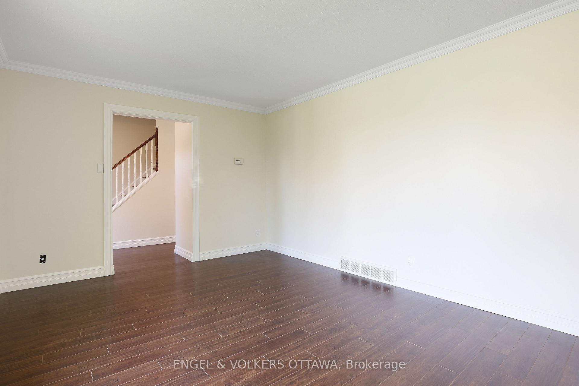 Photo 18 of 25 Coldstream Drive, Ottawa, Munster — HOMEH