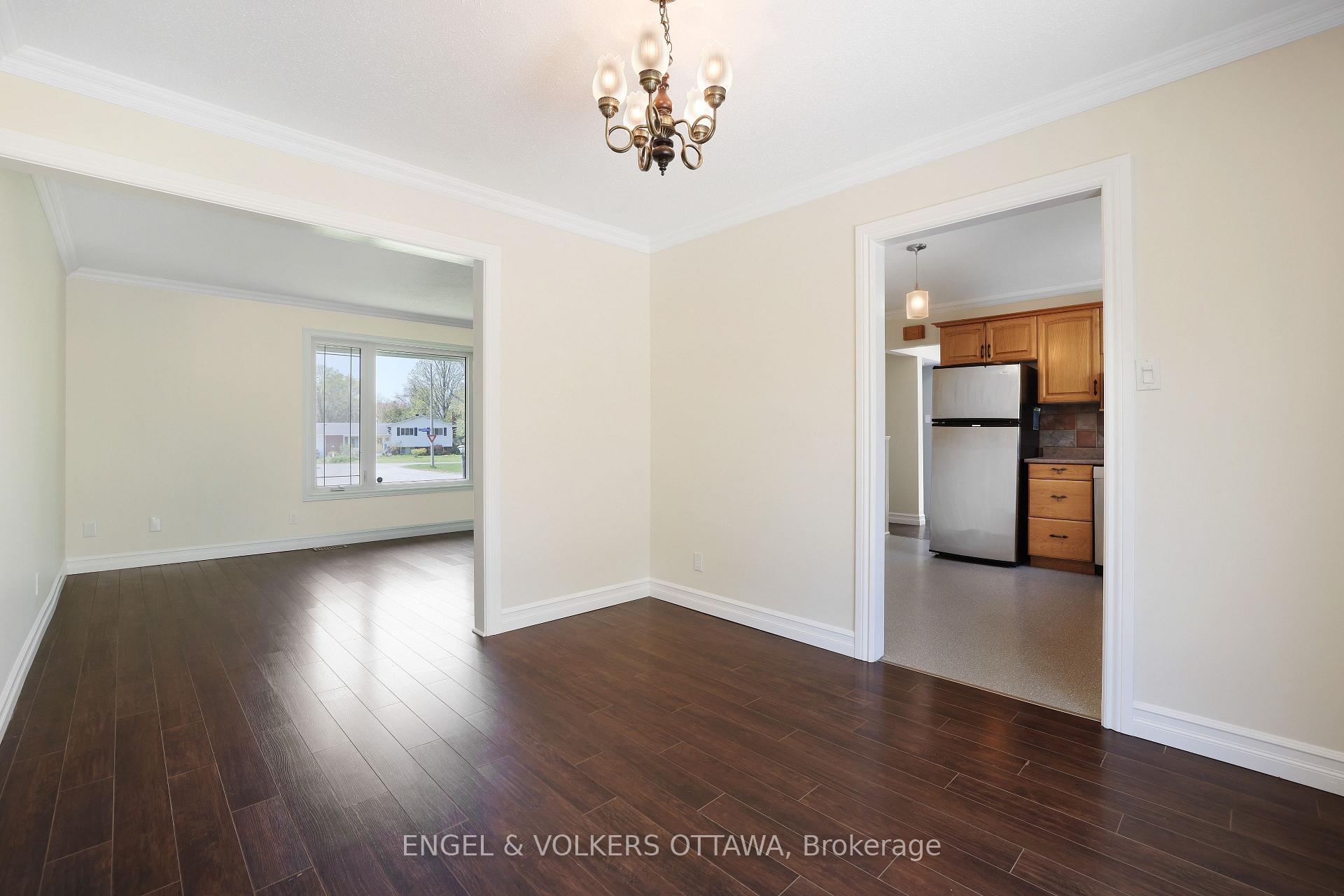 Photo 10 of 25 Coldstream Drive, Ottawa, Munster — HOMEH