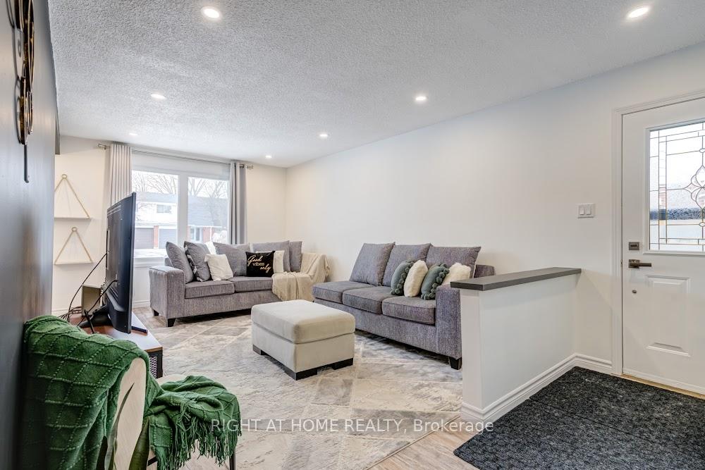 Photo 2 of 141 St. Andrews Drive, Hamilton, Vincent — HOMEH