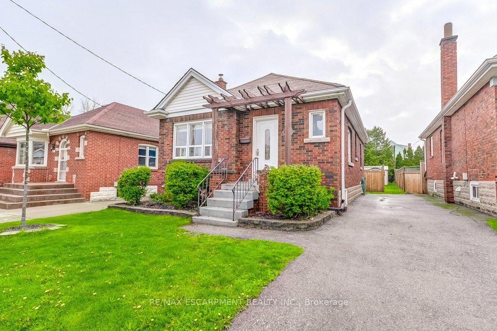Photo 2 of 127 Barons Avenue S, Hamilton, Bartonville — HOMEH