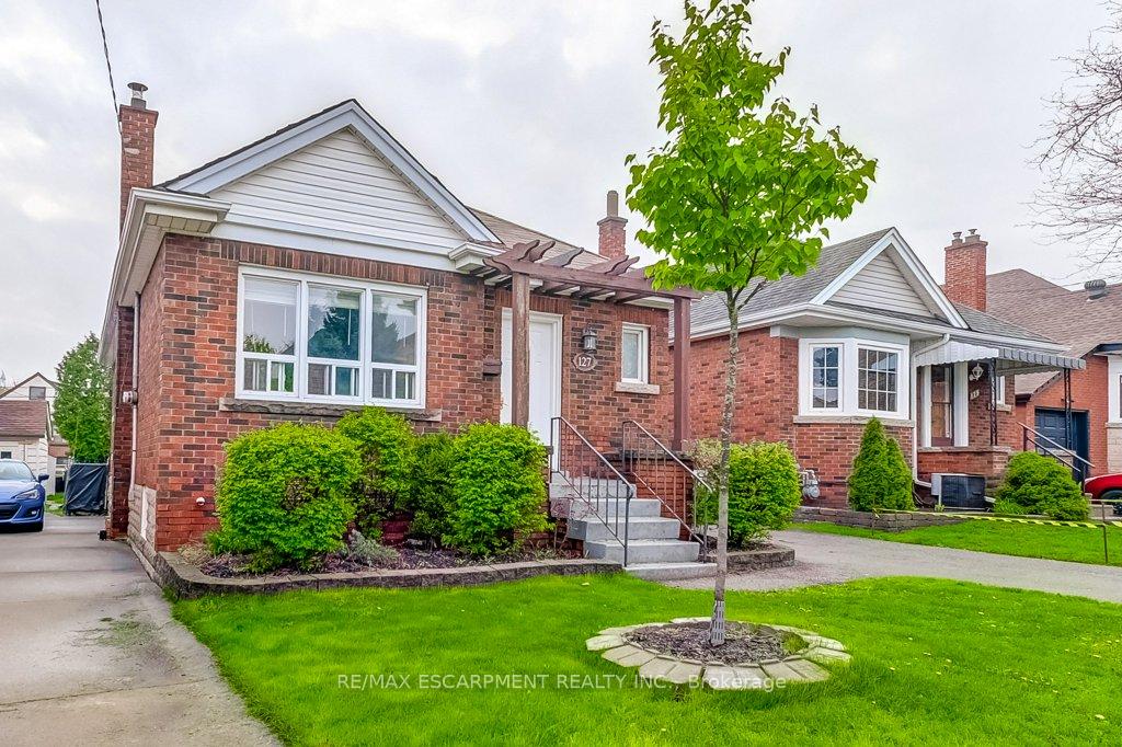 Photo 3 of 127 Barons Avenue S, Hamilton, Bartonville — HOMEH