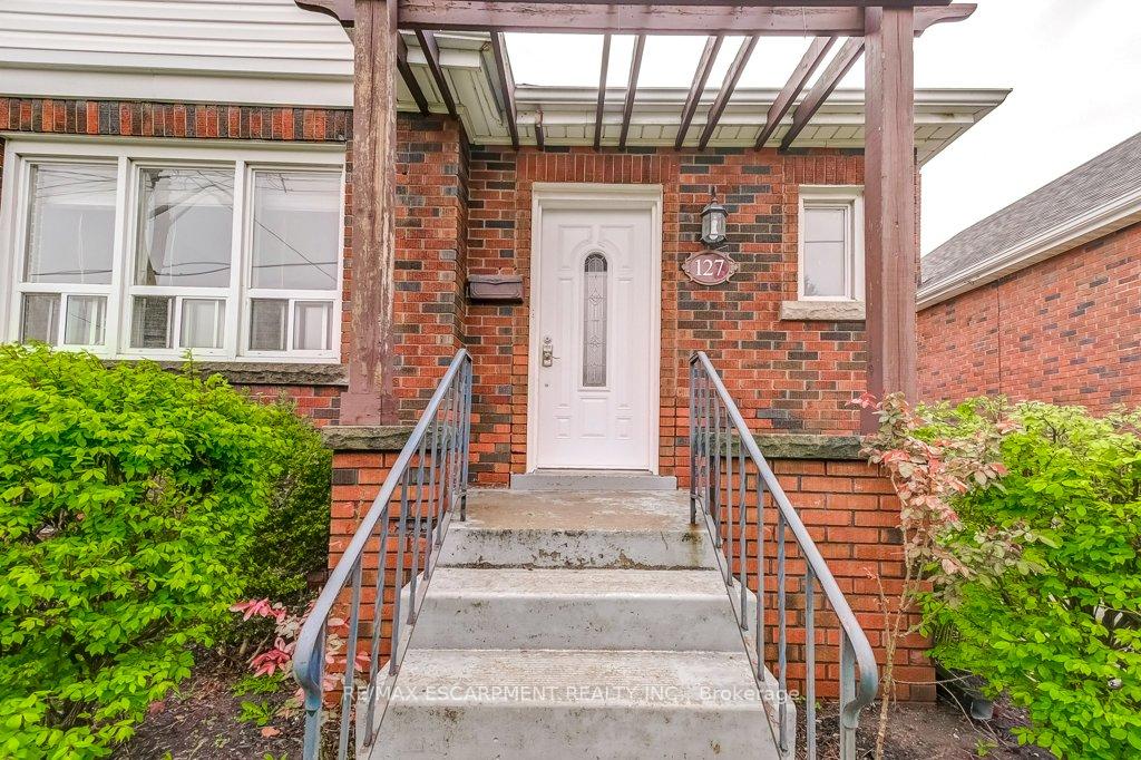 Photo 4 of 127 Barons Avenue S, Hamilton, Bartonville — HOMEH