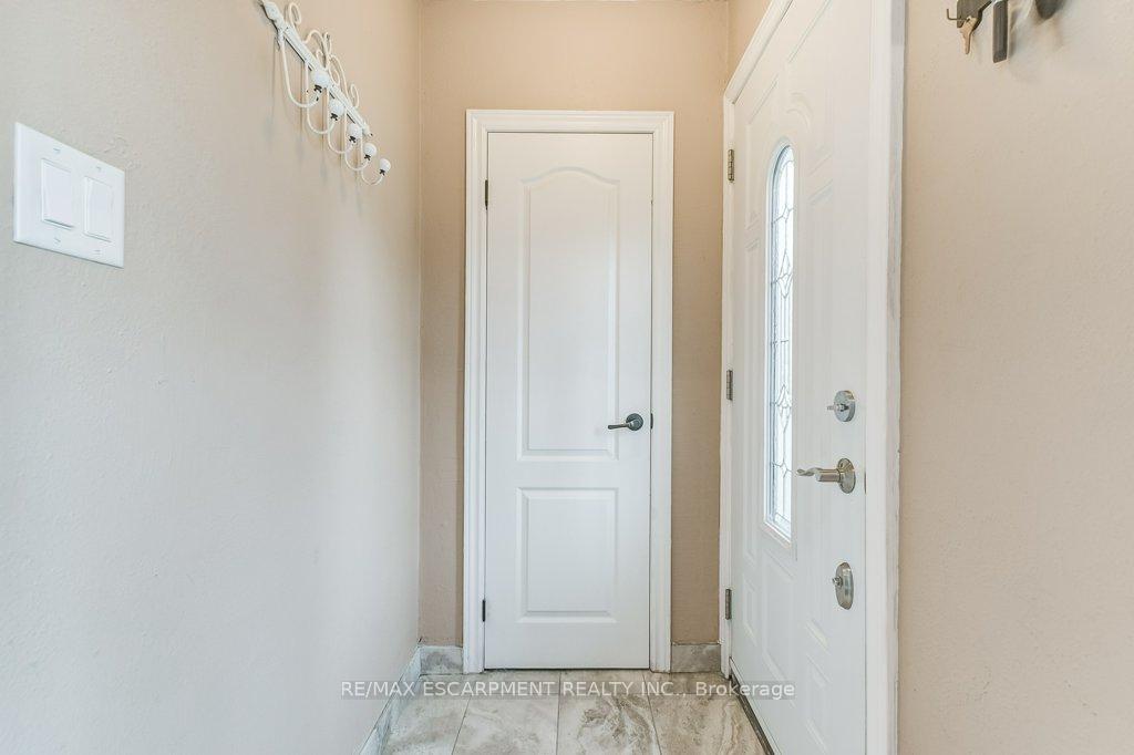 Photo 8 of 127 Barons Avenue S, Hamilton, Bartonville — HOMEH