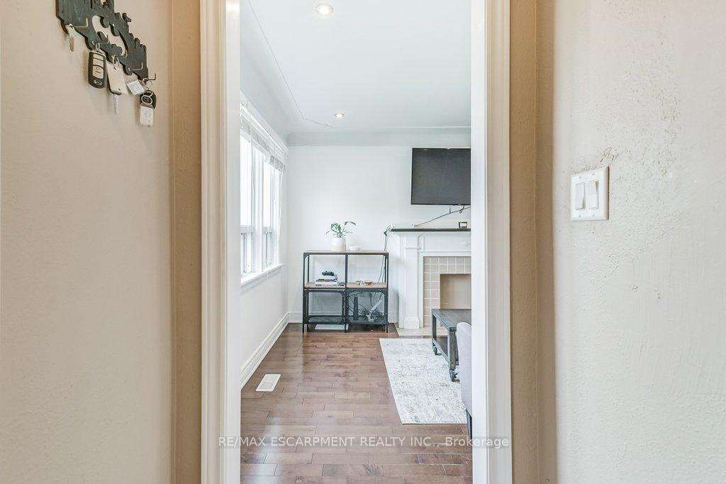 Photo 22 of 127 Barons Avenue S, Hamilton, Bartonville — HOMEH