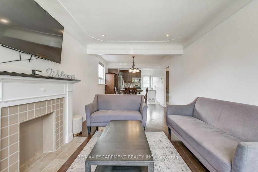 Photo 5 of 127 Barons Avenue S, Hamilton, Bartonville — HOMEH