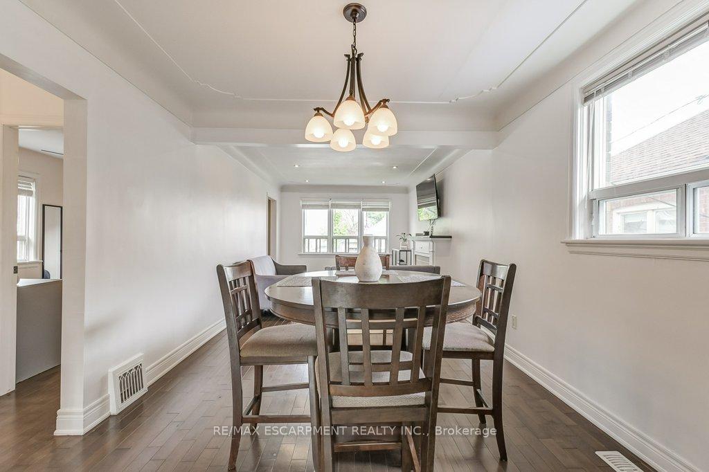 Photo 10 of 127 Barons Avenue S, Hamilton, Bartonville — HOMEH