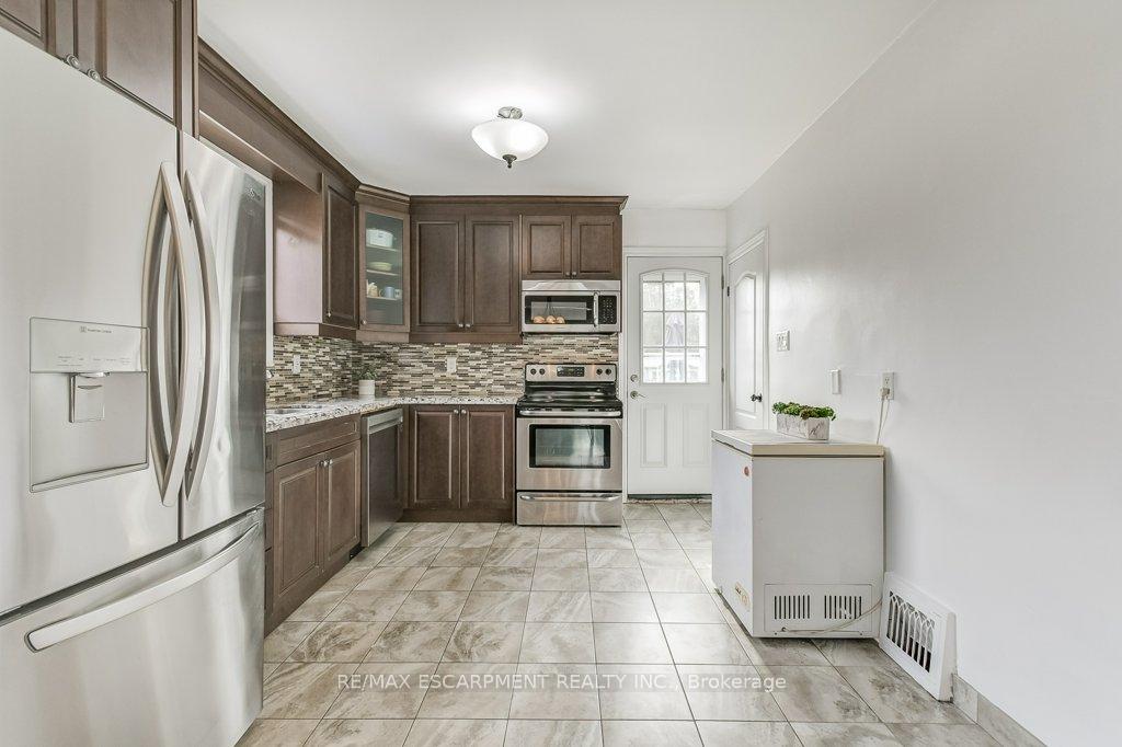 Photo 14 of 127 Barons Avenue S, Hamilton, Bartonville — HOMEH