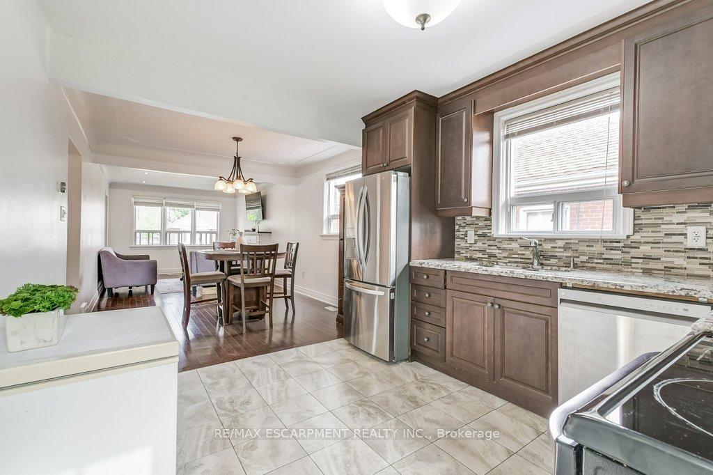 Photo 21 of 127 Barons Avenue S, Hamilton, Bartonville — HOMEH