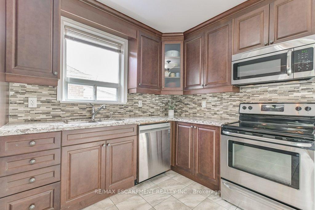 Photo 12 of 127 Barons Avenue S, Hamilton, Bartonville — HOMEH