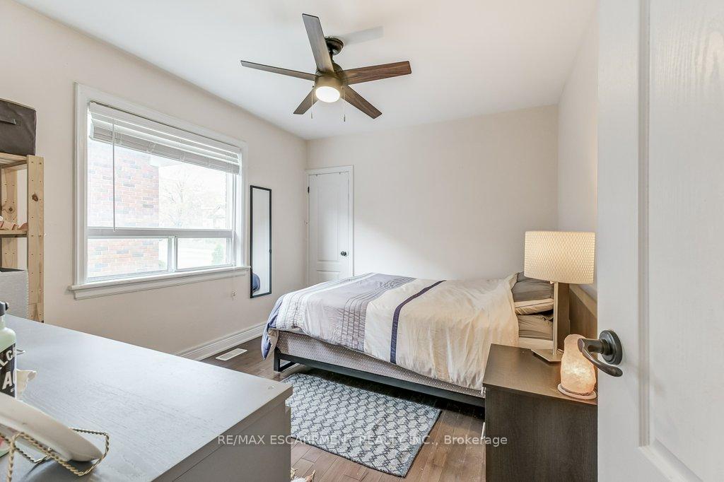 Photo 16 of 127 Barons Avenue S, Hamilton, Bartonville — HOMEH