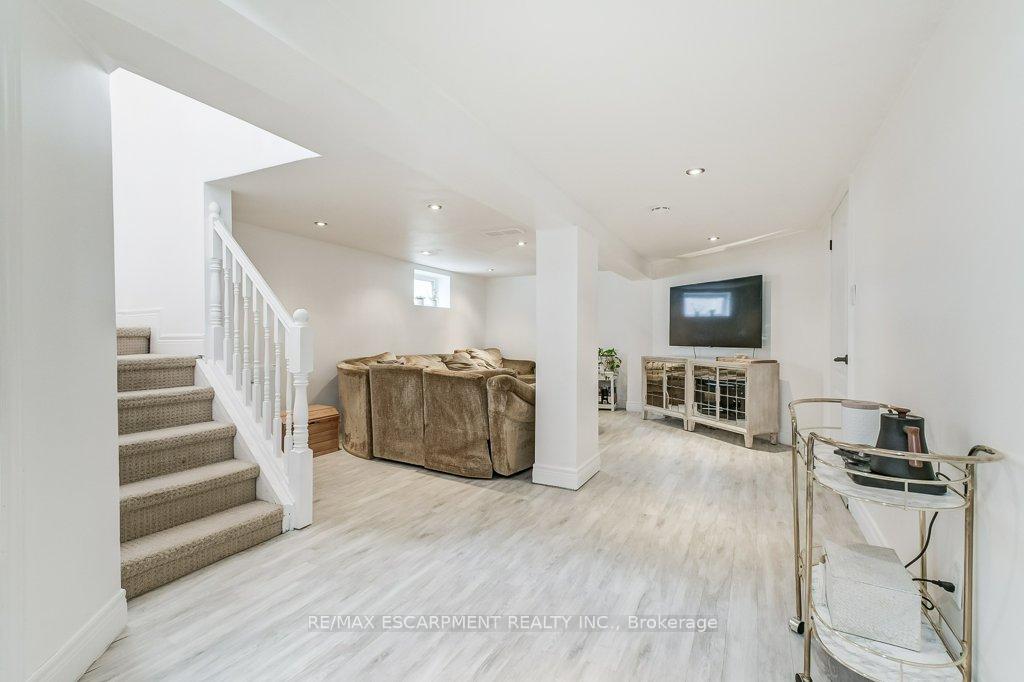 Photo 20 of 127 Barons Avenue S, Hamilton, Bartonville — HOMEH