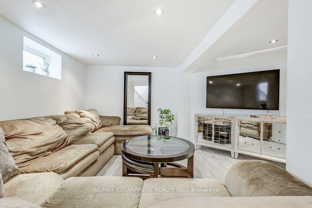 Photo 23 of 127 Barons Avenue S, Hamilton, Bartonville — HOMEH