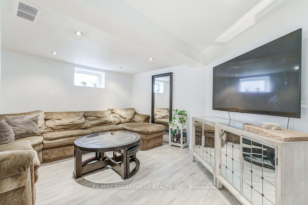 Photo 18 of 127 Barons Avenue S, Hamilton, Bartonville — HOMEH