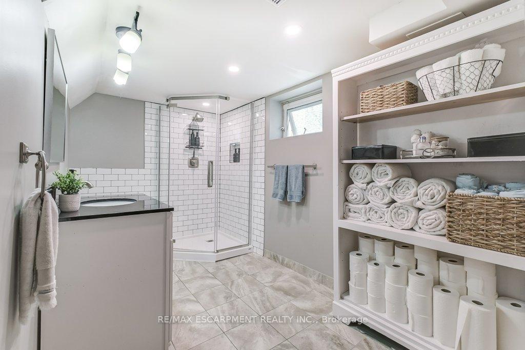 Photo 39 of 127 Barons Avenue S, Hamilton, Bartonville — HOMEH