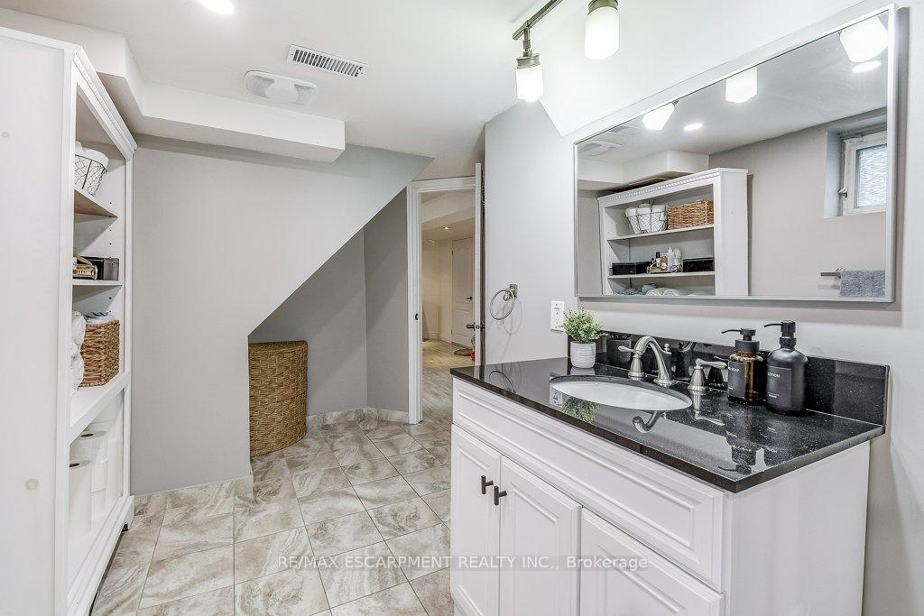 Photo 27 of 127 Barons Avenue S, Hamilton, Bartonville — HOMEH